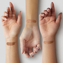 Covergirl -Simply Ageless 3-in-1 Liquid Foundation Infused with Hyaluronic Complex, Vitamin C and Niacinamide - Hydrating Formula, 100% Cruelty-Free