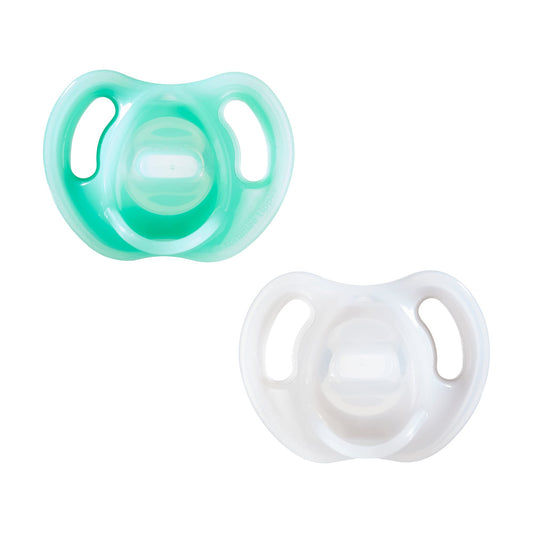 Tommee Tippee Ultra-Light Silicone Pacifier, 0-6 Months, Symmetrical One-Piece Design, BPA-Free Silicone Binkies, Includes Sterilizer Box, Pack of 2