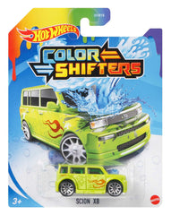 Hot Wheels Toy Car, 1:64 Scale Color Shifters Vehicle with Repeat Color Change in Icy Cold or Very Warm Water (Styles May Vary)