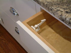 Cardinal Gates 4 Pack Safety Drawer and Cabinet Latches, White